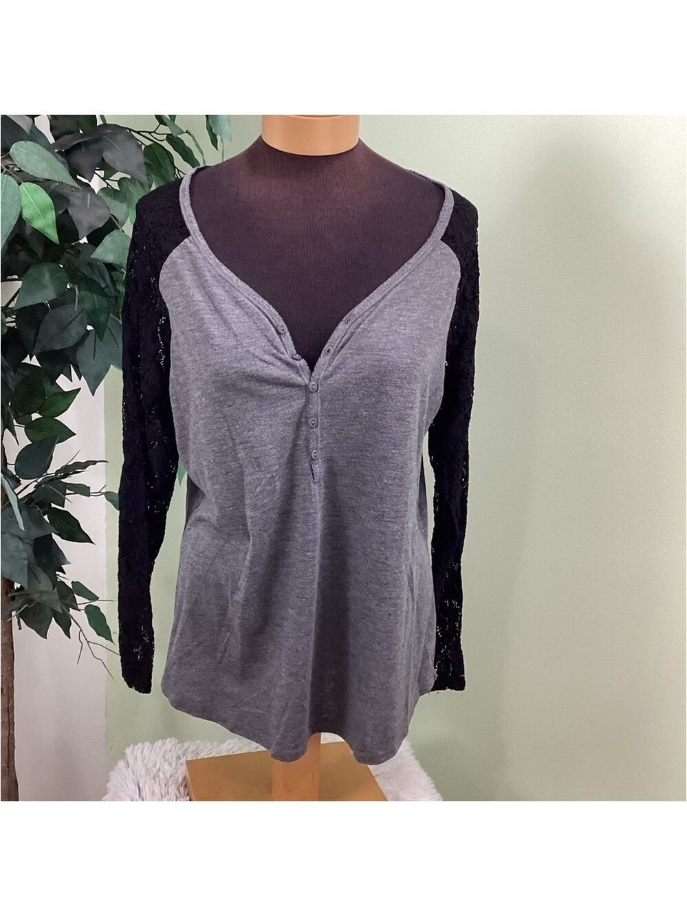 Torrid Top Woman’s size 0 gray v neck with buttons and black floral lace…